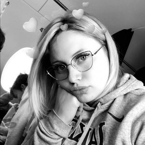 Meet your Posher, Mia